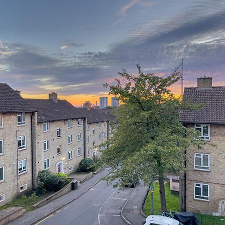 Beautiful 3-Bed Apartment At Swiss Cottage Londra Dış mekan fotoğraf