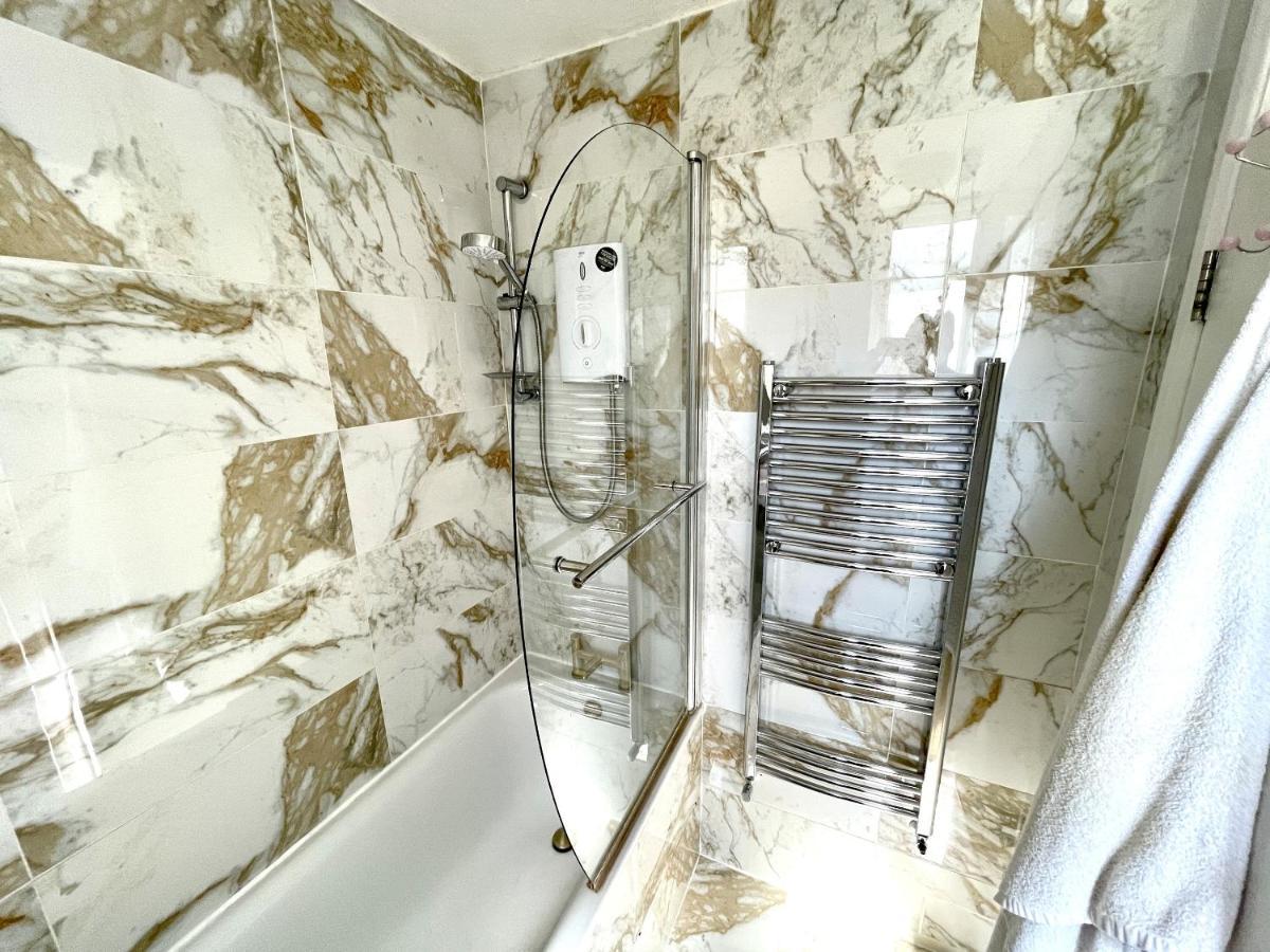 Beautiful 3-Bed Apartment At Swiss Cottage Londra Dış mekan fotoğraf