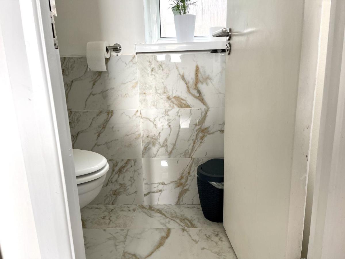 Beautiful 3-Bed Apartment At Swiss Cottage Londra Dış mekan fotoğraf
