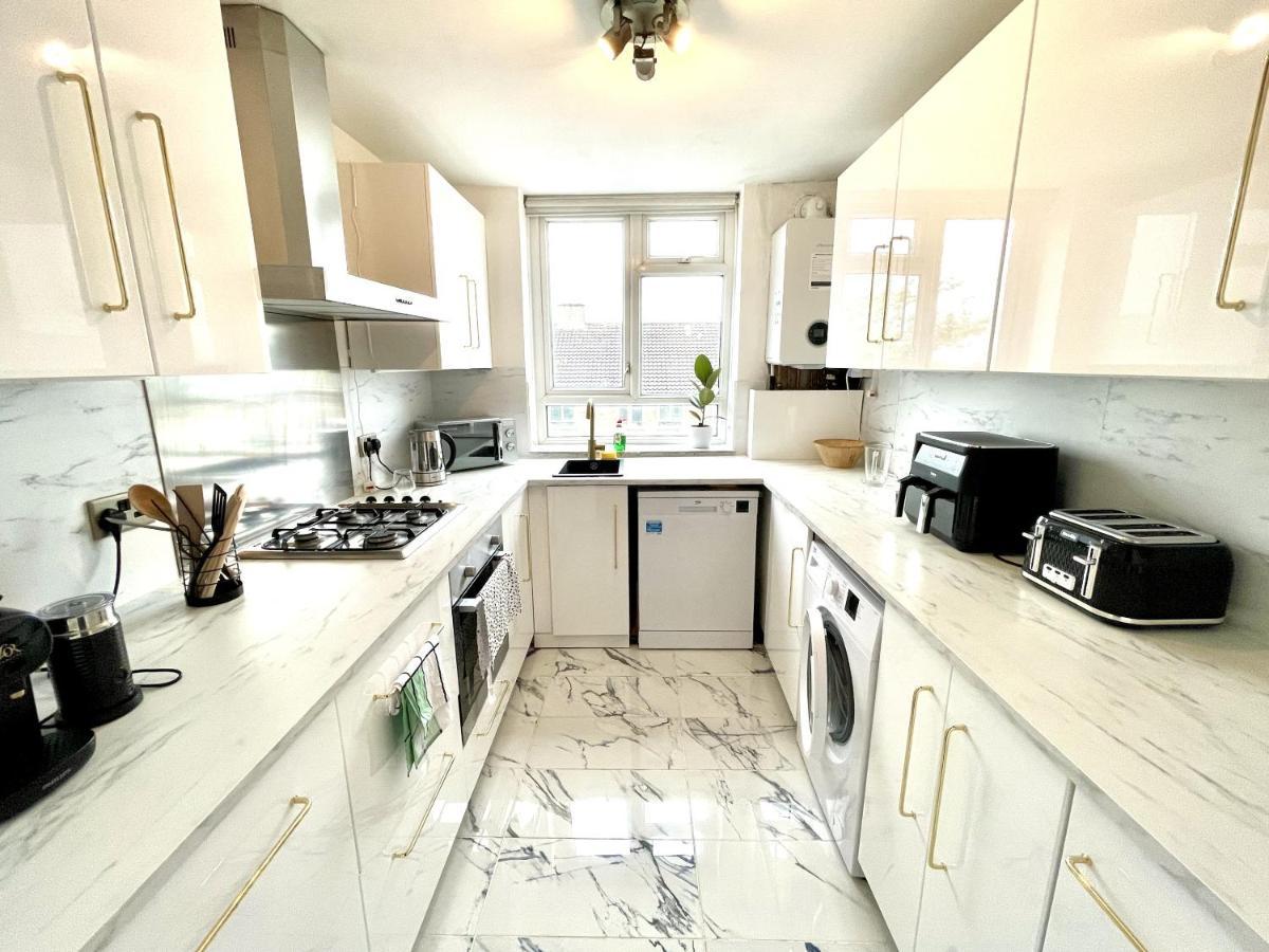 Beautiful 3-Bed Apartment At Swiss Cottage Londra Dış mekan fotoğraf