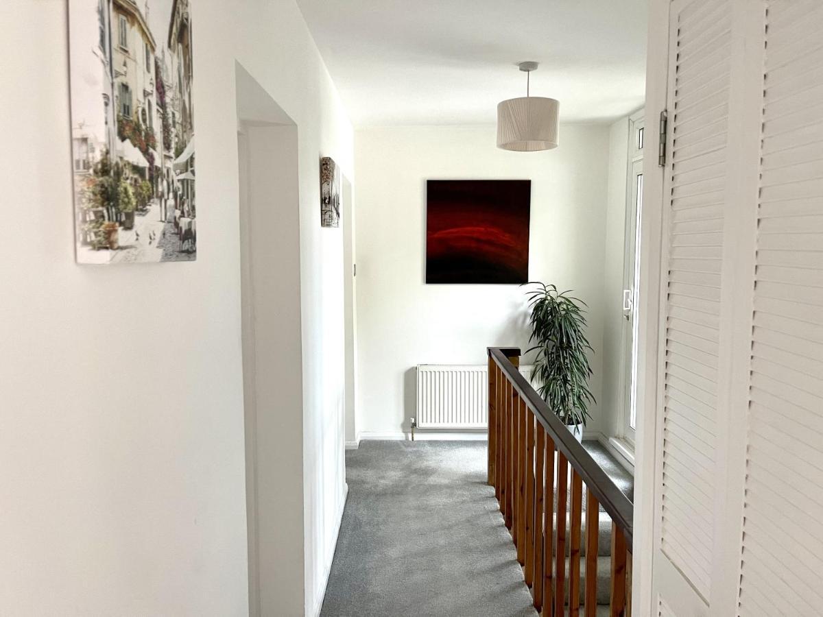 Beautiful 3-Bed Apartment At Swiss Cottage Londra Dış mekan fotoğraf