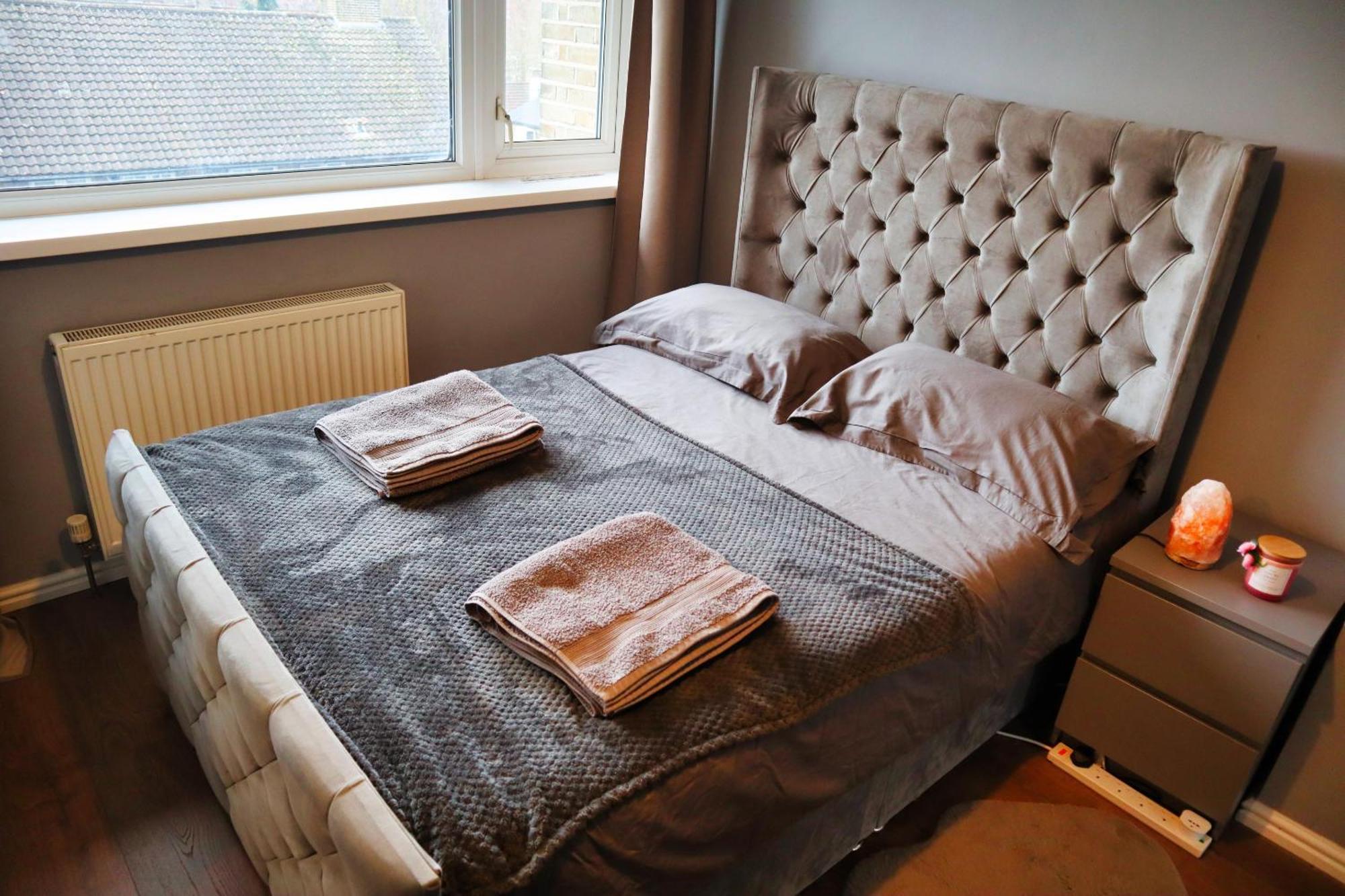 Beautiful 3-Bed Apartment At Swiss Cottage Londra Dış mekan fotoğraf